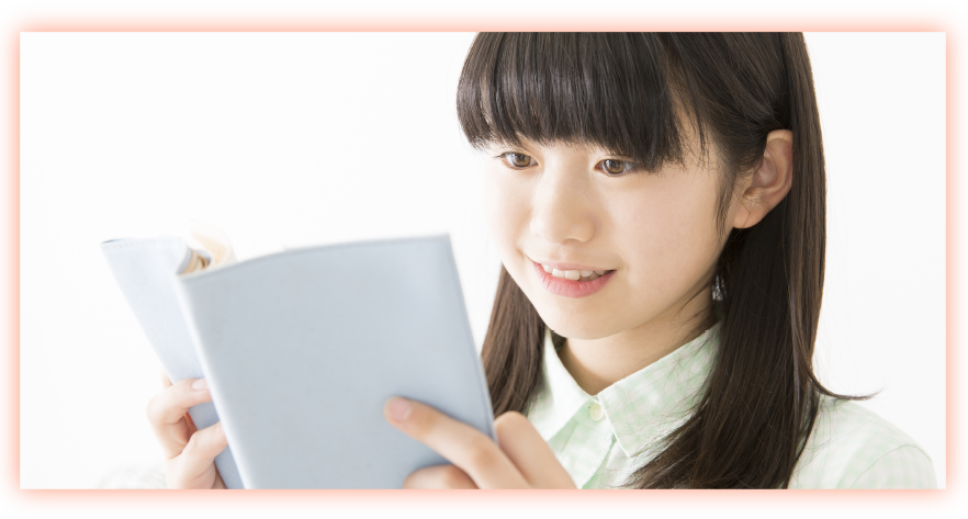 本を読む子供の写真